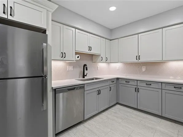 2056 Atwater Cir, Norfolk, VA 23509