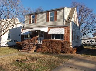 2 Circle Dr, Linthicum, MD 21090