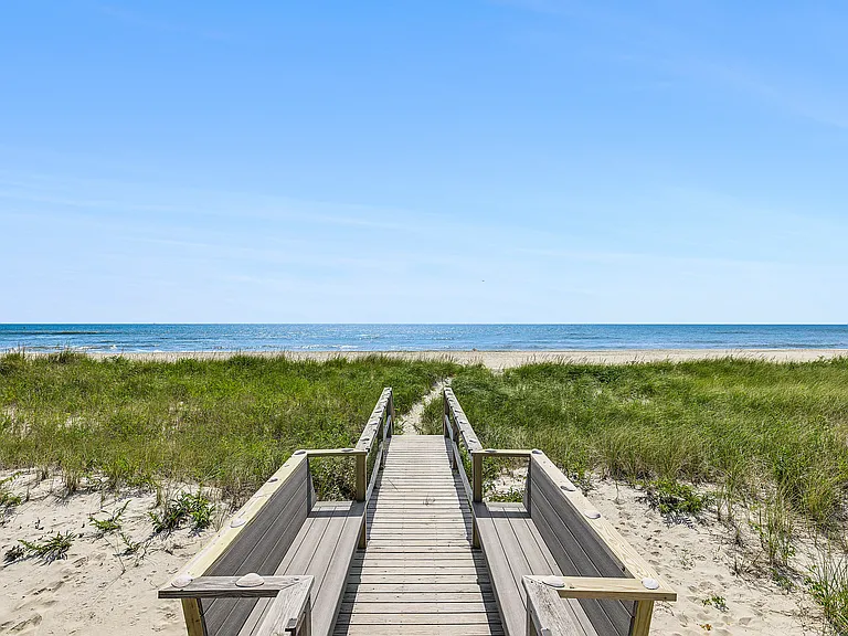 829 Dune Rd — Photo 10