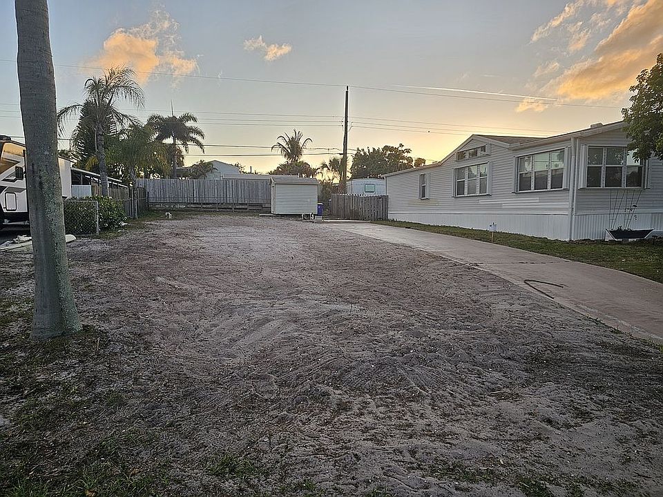 1st image of 8396 SE Wren Ave