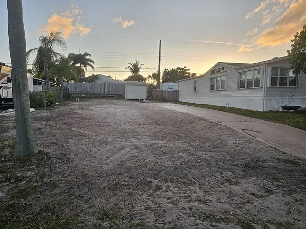 8396 SE Wren Ave, Hobe Sound, FL 33455