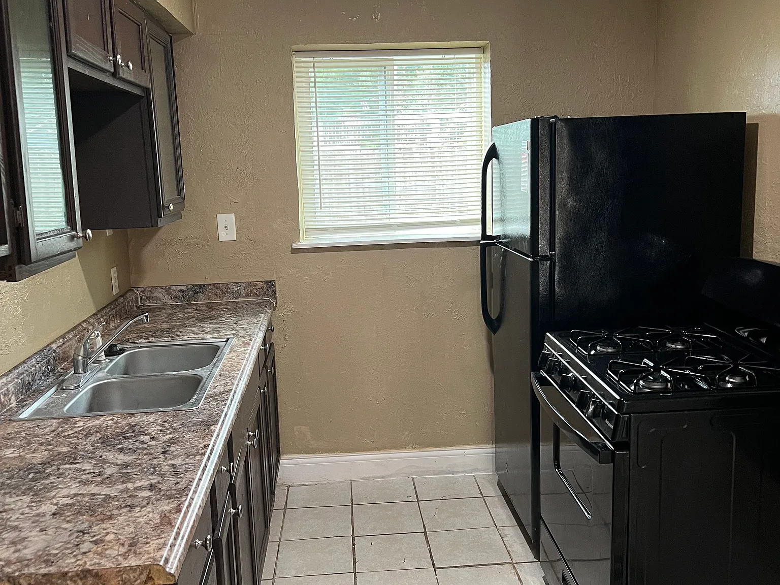 1 bed, 700 sqft, $1,050 — Photo 4