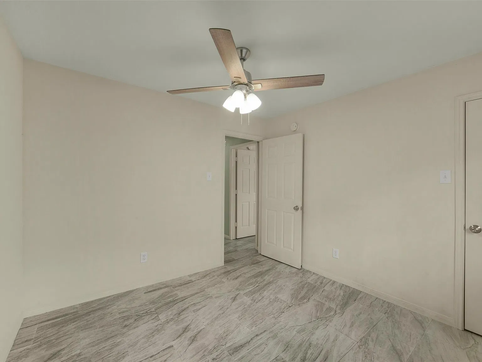 3 bed, 2.0 bath, 1526 sqft, $2,000 — Photo 4