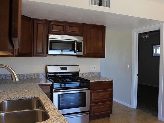 3rd image of 2231 W Calle Comodo