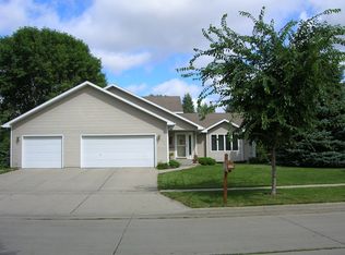 3320 Primrose Ct, Grand Forks, ND 58201