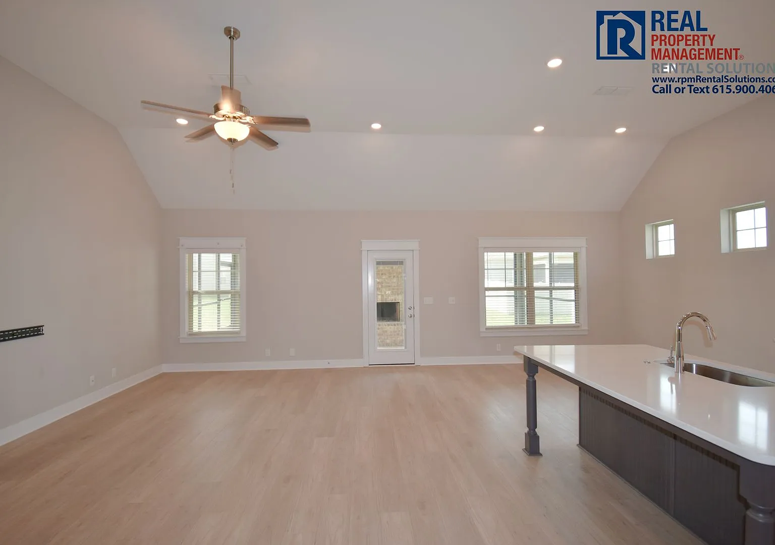 Beautiful 4 bd 3 ba home with bonus room and screened in patio! Washer/dryer included!! — Photo 3