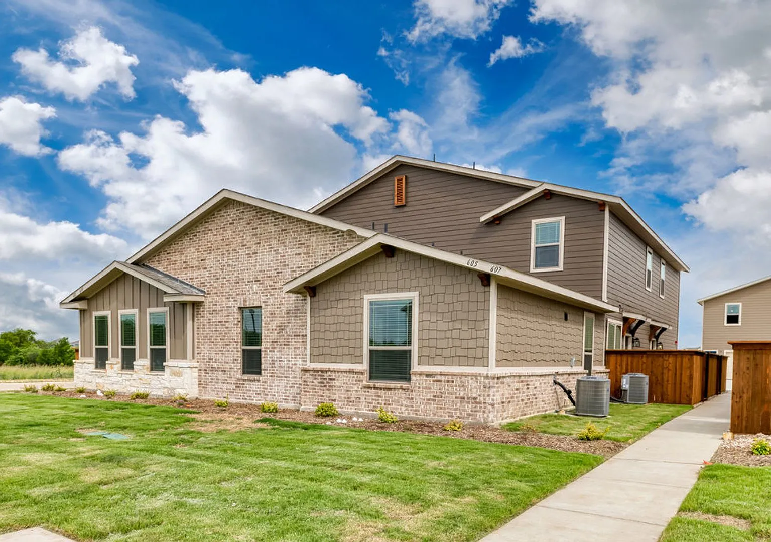 Gorgeous 2 Bedroom Four Plex Located In Midlothian Isd! — Photo 1