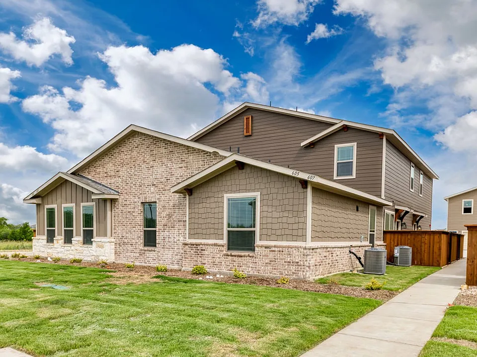 605 Harvest Moon Dr