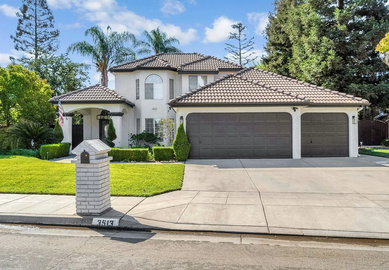 3513 W Vartikian Ave — Photo 1