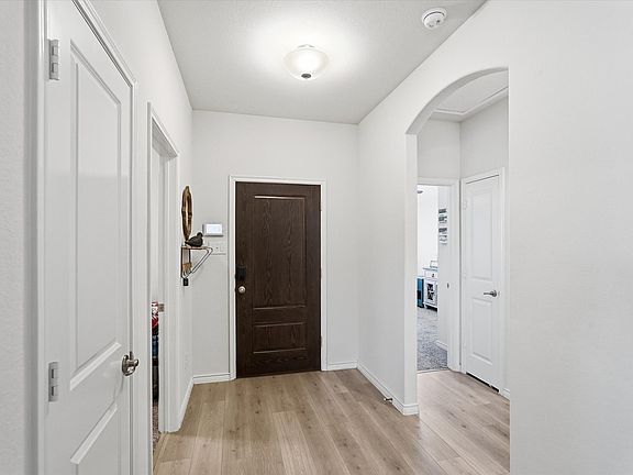 3rd image of 916 Brittany Dr