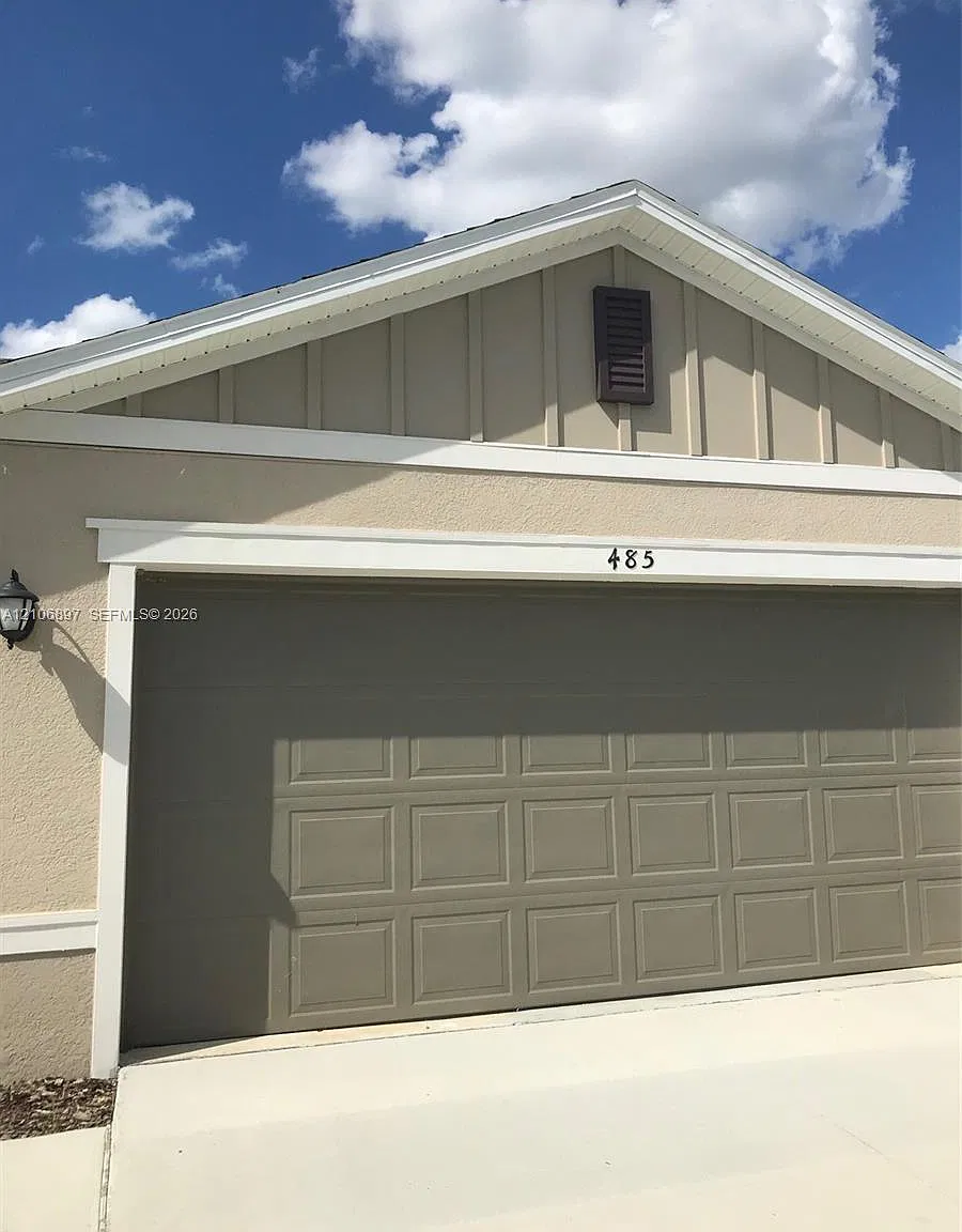 4 bed, 2.0 bath, 2330 sqft, $3,400 — Photo 2