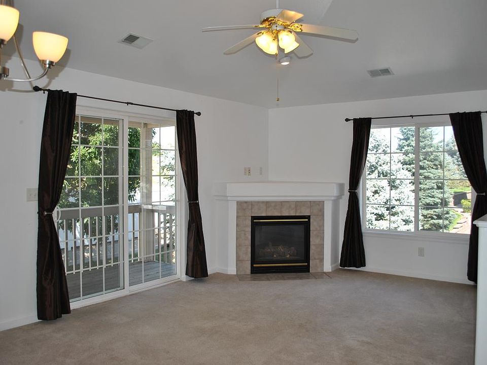 Living Room with gas fireplace