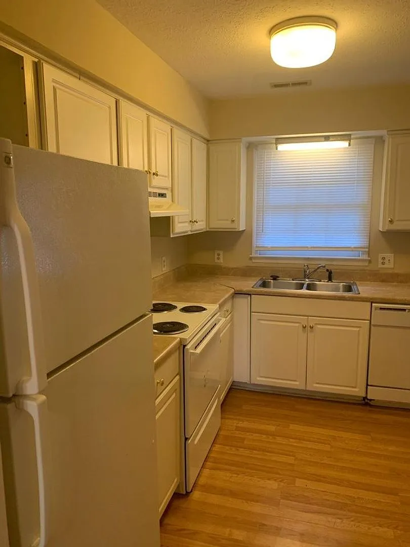 2bedroom 1.5bath Townhouse Carolina Road — Photo 2