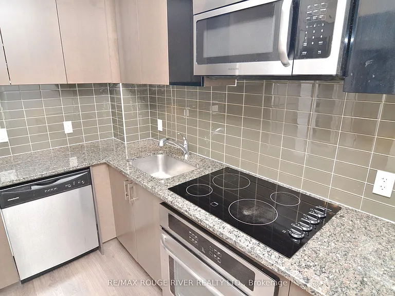 89 Dunfield Ave #509 — Photo 11