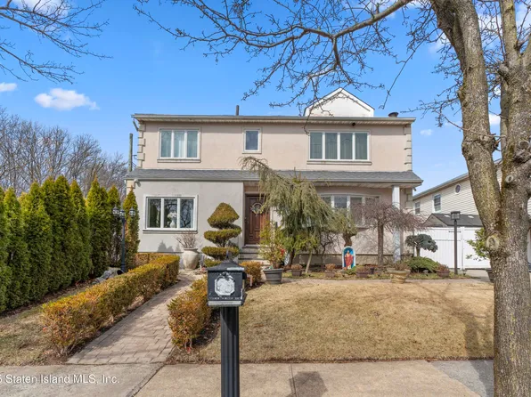 1888 Drumgoole Rd W, Staten Island, NY 10309