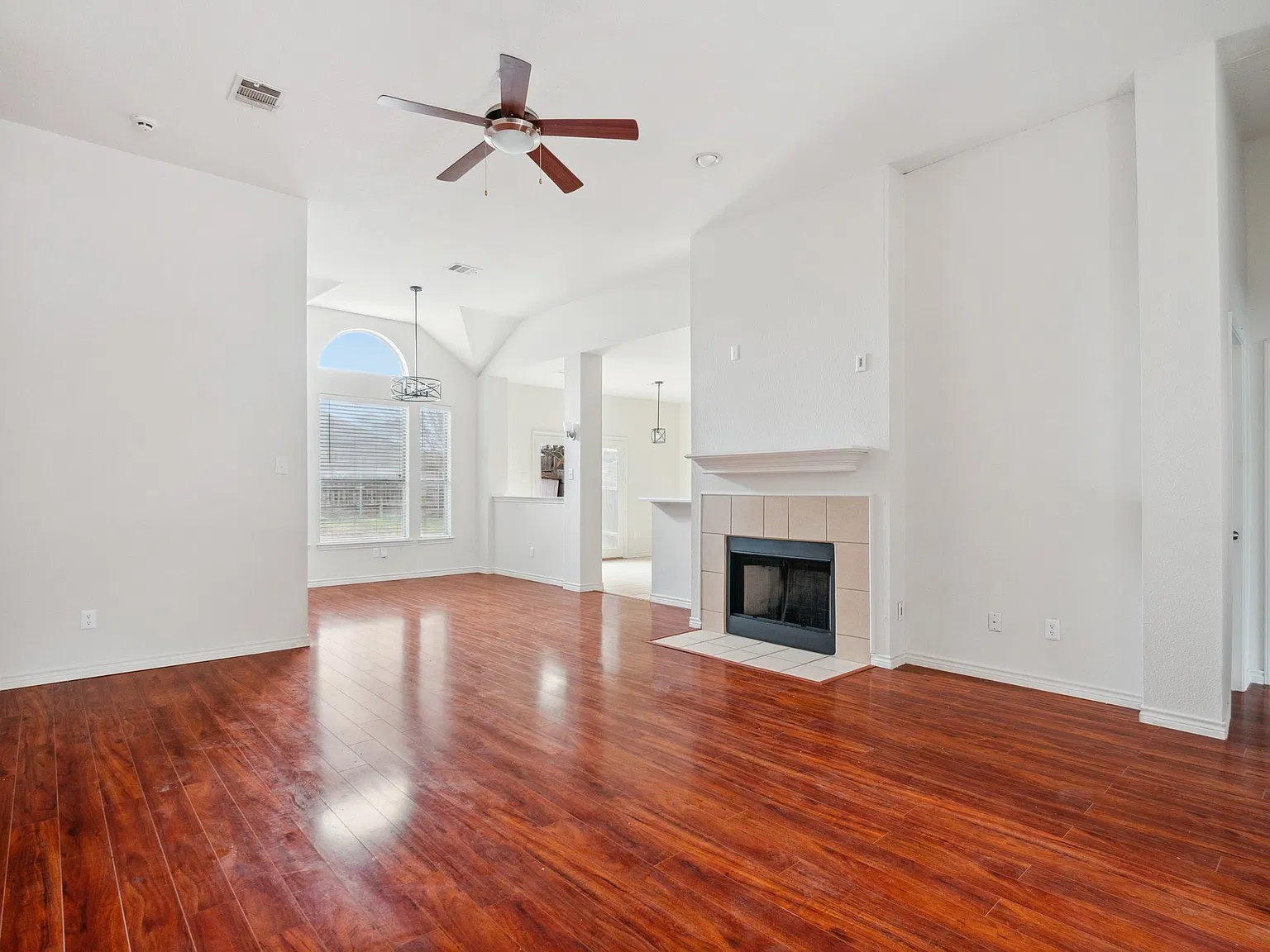 3 bed, 1684 sqft, $2,195 — Photo 3
