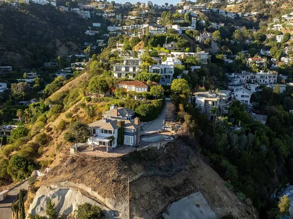 8900 Evanview Dr, Los Angeles, CA 90069