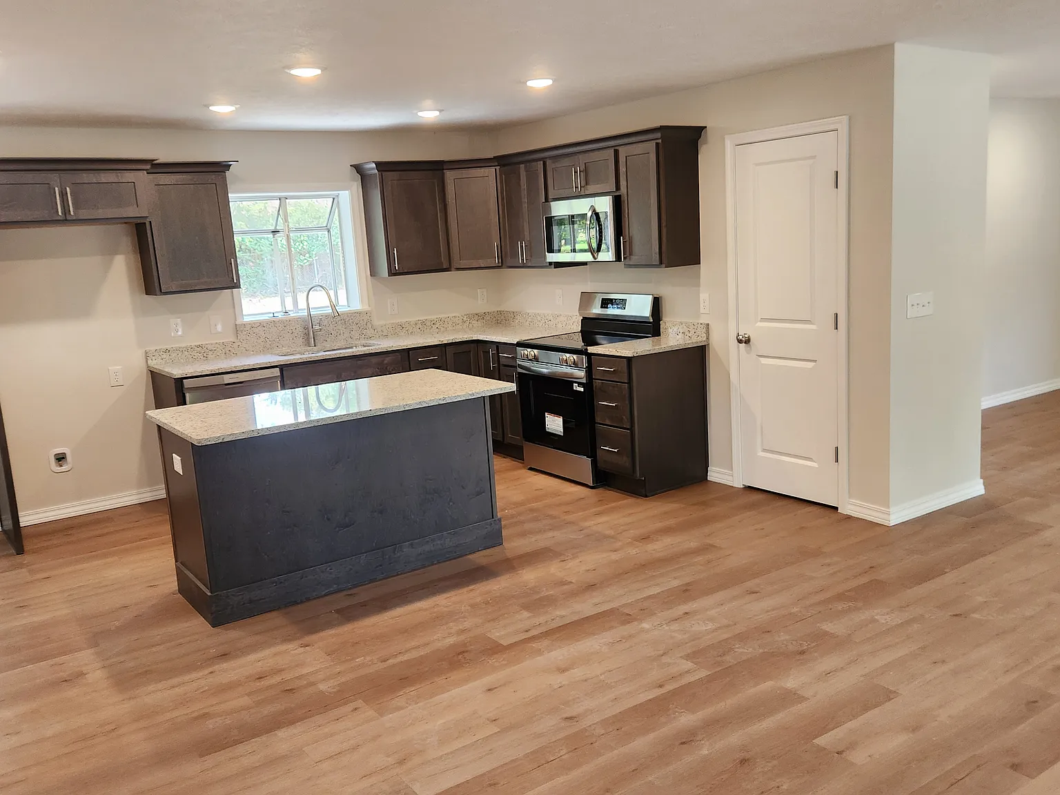 3 bed, 1320 sqft, $1,400 — Photo 3