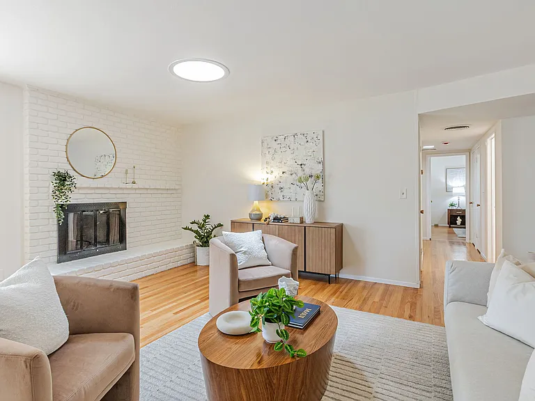 7624 Erin Way — Photo 4