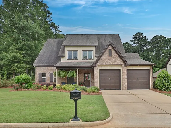 2209 N Donahue Dr, Auburn, AL 36830