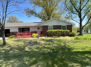 17 Crestwood Ln, Centralia, IL