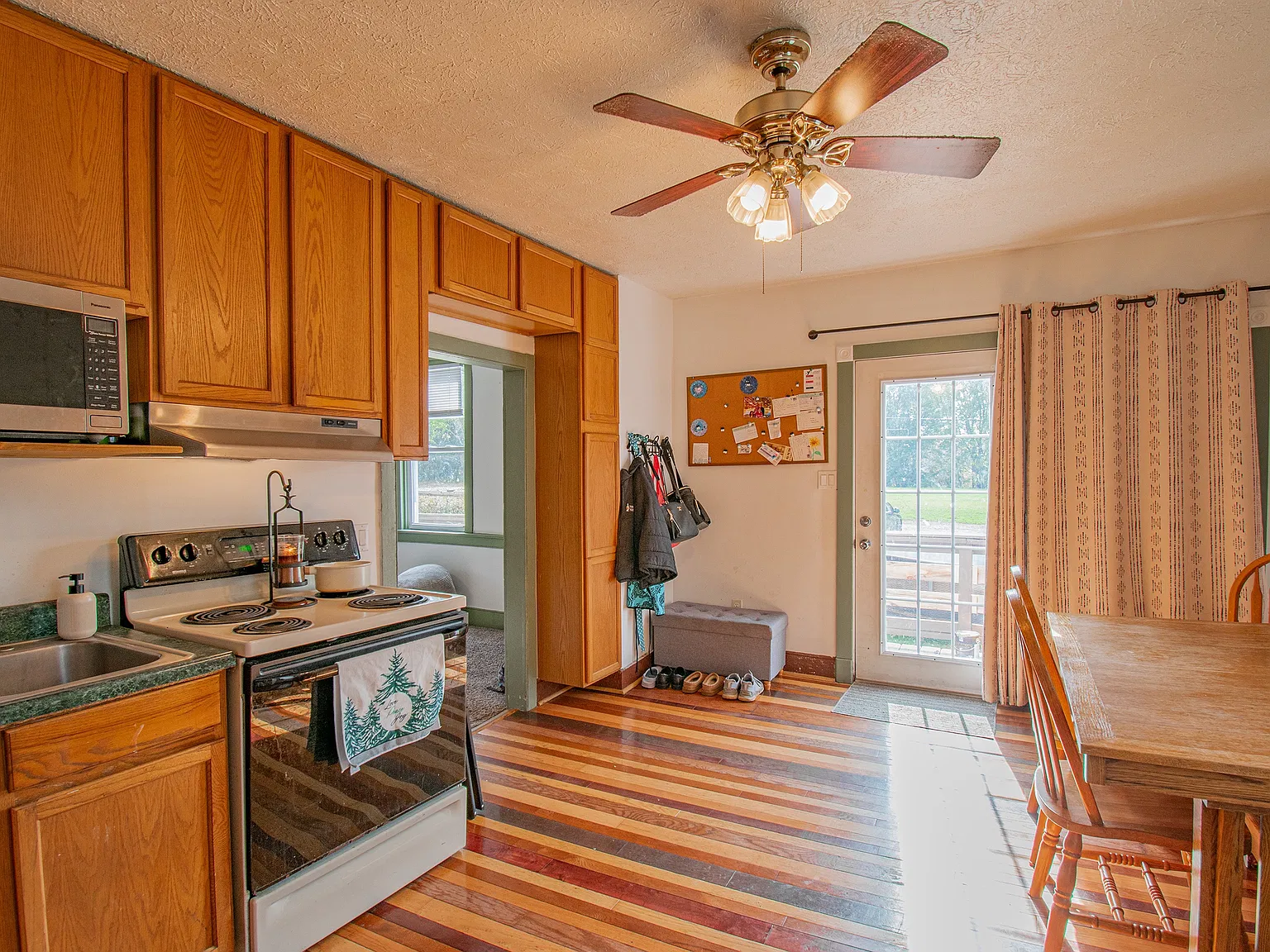 2 bed, 900 sqft, $1,100 — Photo 4