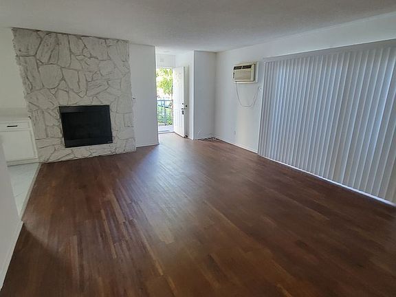 5th image of 9725 Regent St #1