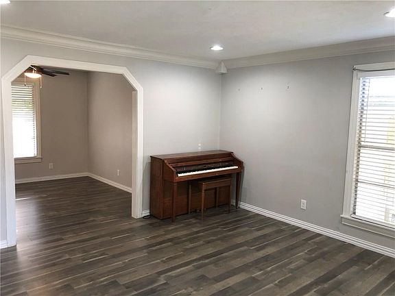 4th image of 3223 Meadow Oaks Dr