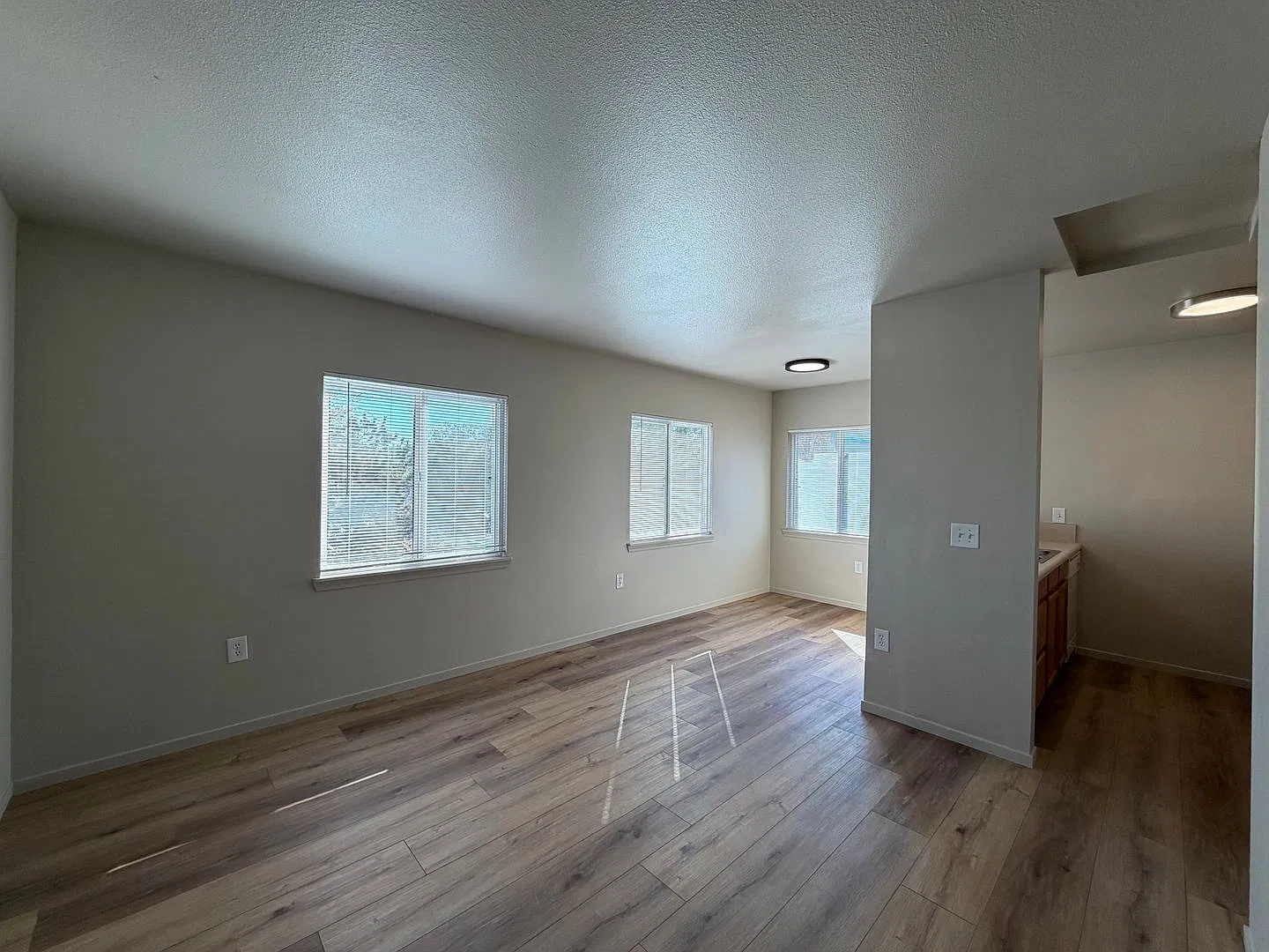 Bramwell - 430 Willow Way — Photo 3