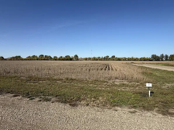 2490 Howling Woods Ln, Aberdeen, SD 57401