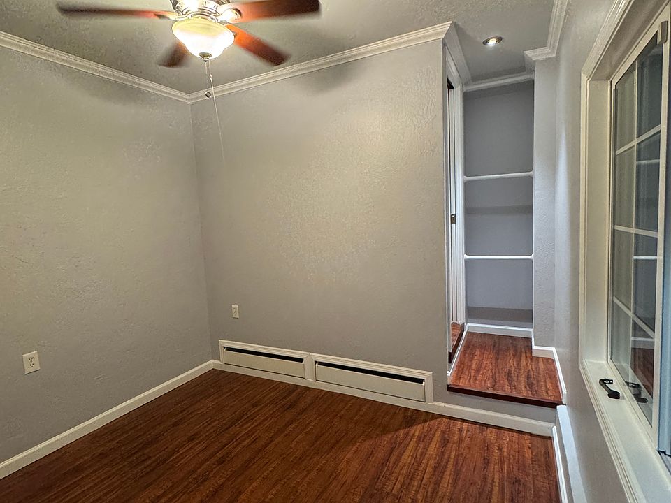 1st image of 1942 Pulgas Ave