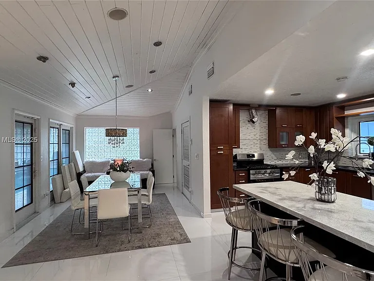 1332 Van Buren St — Photo 41