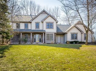 1129 Amberwood Ln, Webster, NY 14580
