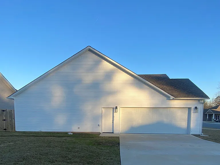 2557 Garden Dr — Photo 4
