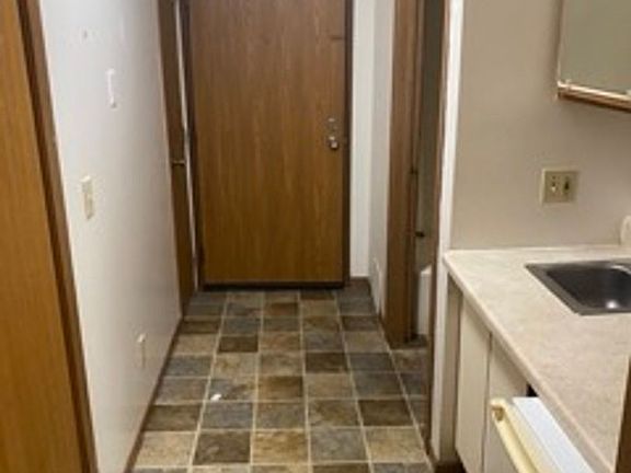 4th image of 911 W 3rd St #106A