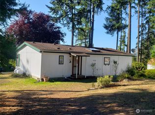 1860 E Trails End Dr, Belfair, WA 98528