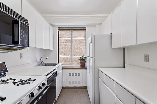 Sold by Corcoran | media 20