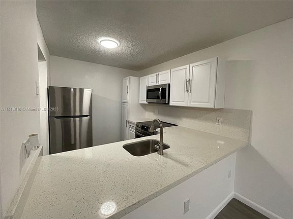 5th image of 9873 Nob Hill Ct Unit 9873