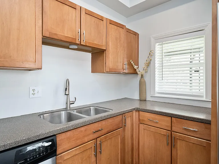 800 Hamlet St — Photo 8
