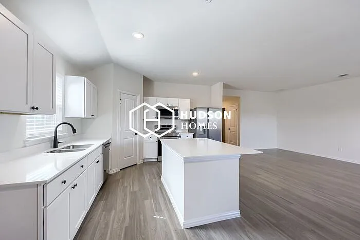 4 bed, 2.0 bath, 1763 sqft, $2,125 — Photo 4