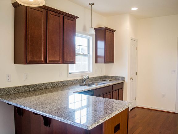 4th image of 8365 Leighburn Dr