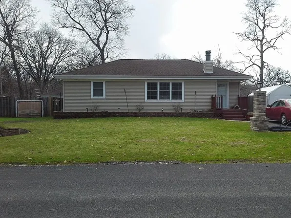 5703 Woodland Dr, McHenry, IL 60051