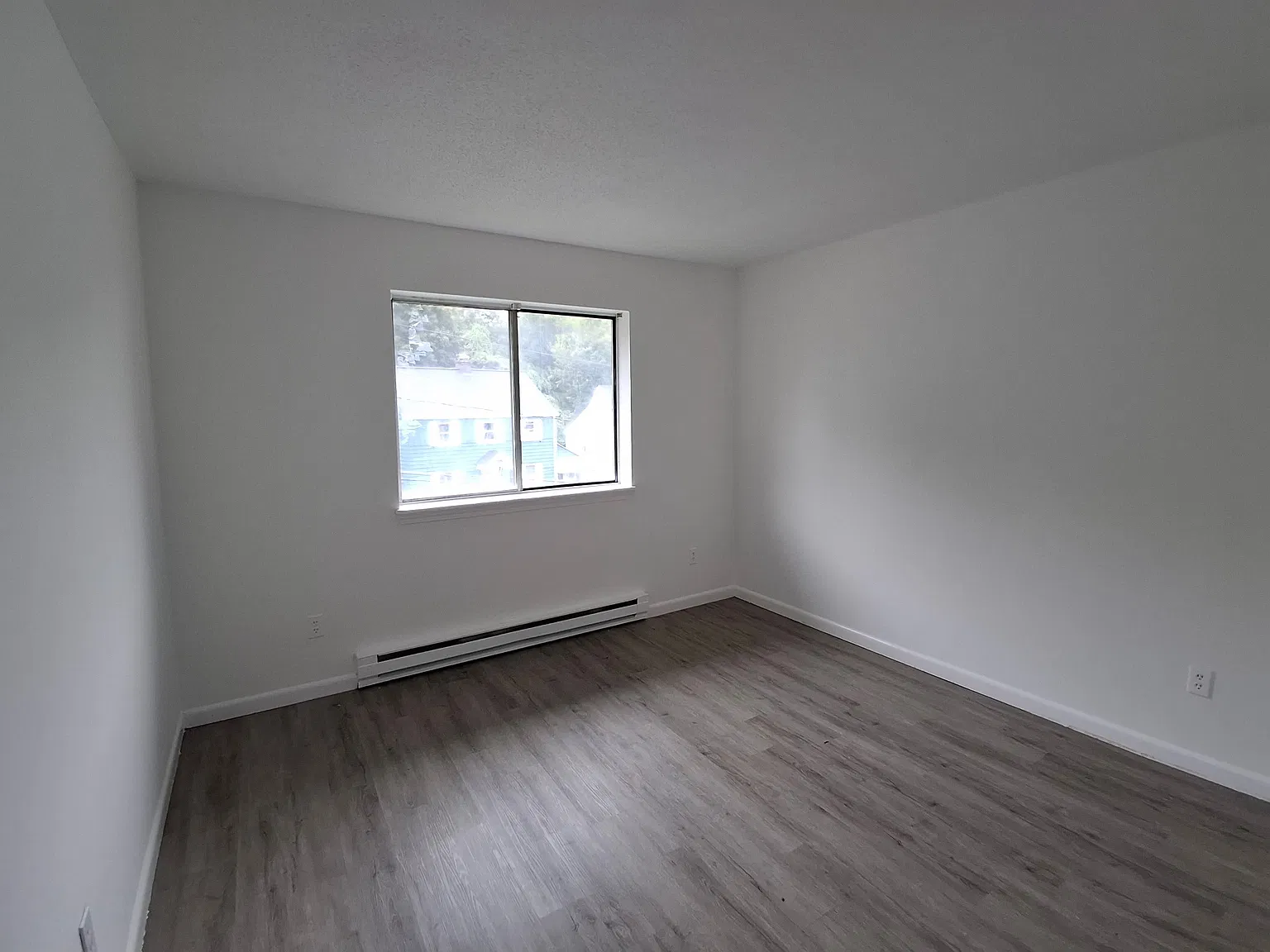 2 bed, $1,300 — Photo 2