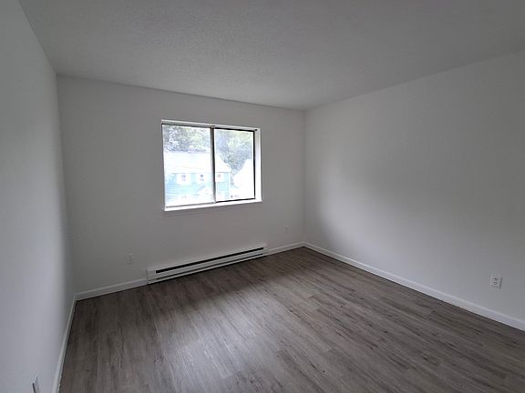 2nd image of 103 Ledgeside Ave #B3
