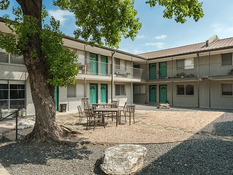 Tarrytown Flats — Photo 6