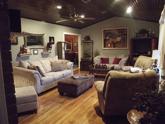 3rd image of 3105 Creekwood Dr