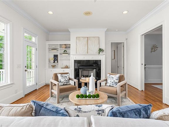 2nd image of 1018 Lochshire Dr
