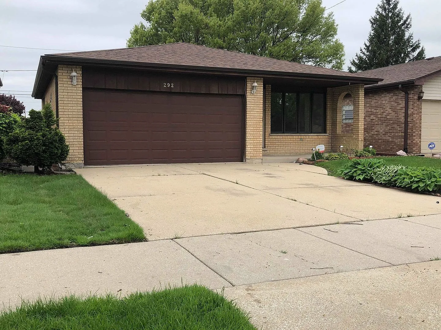292 Escanaba Ave photo 1