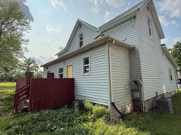 26 E 1st St