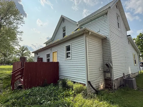 26 E 1st St, Addieville, IL 62214